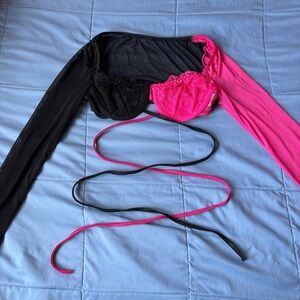 SHEIN Black and Pink Athletic Crop Top with Stretchy Fabric